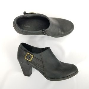 Clarks Low Ankle Heeled Bootie Size 10M